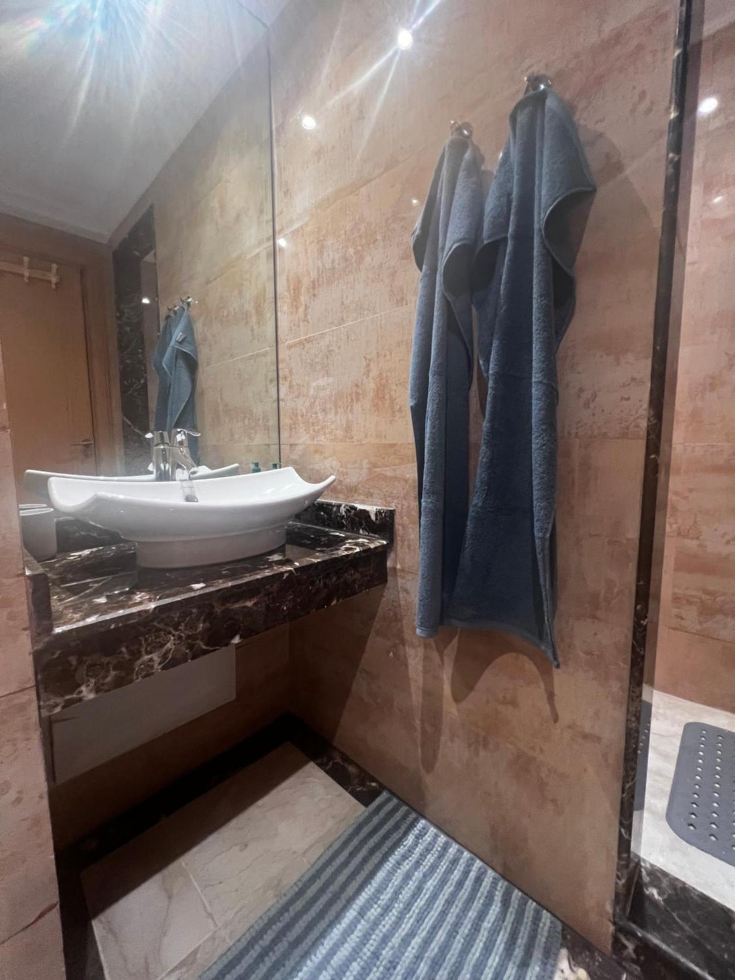 Beautiful, Great Equipped 122 M Holiday Apartment Near Majorelle Garden And Gueliz With Pool Views And A Large Balcony And Terrace 马拉喀什 外观 照片